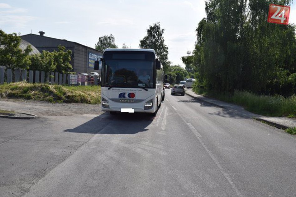 Na Lieskovskej ceste sa zrazil autobus s fordom