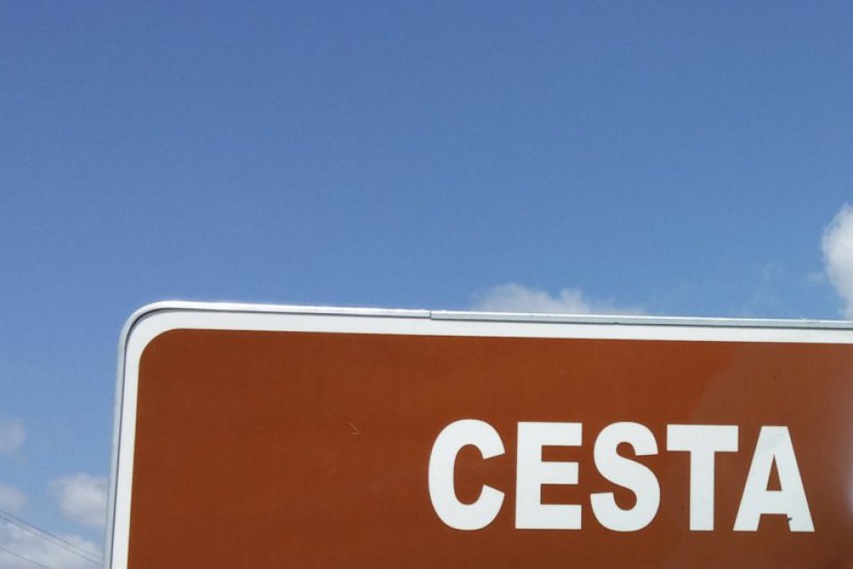 Vandali si zobrali na mušku tabuľu