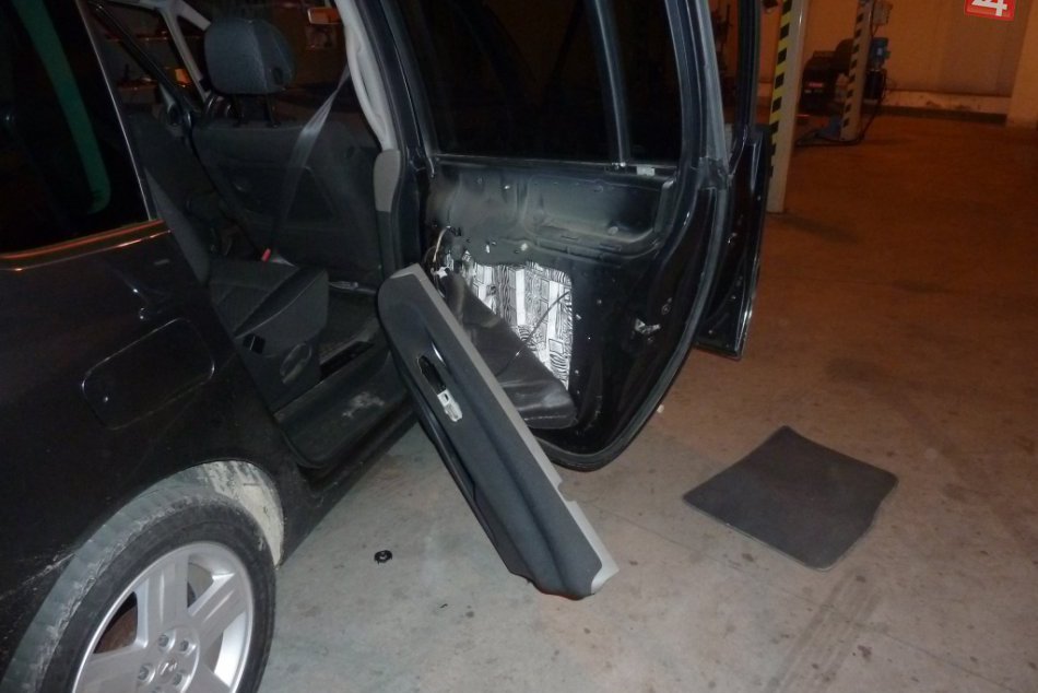 Vyšné Nemecké: Colníci odhalili nelegálnu prepravu 112 300 kusov cigariet