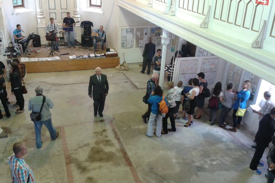 Bomburova šabľa s okrúhlym jubileom