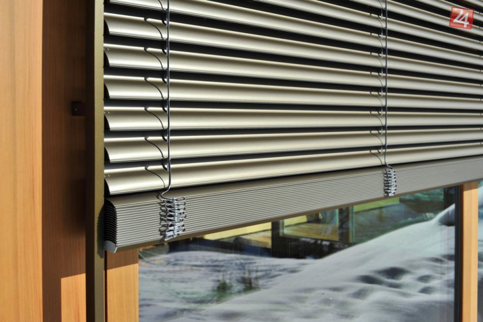 Keď slnko páli, pomôže tienenie. Najlepšie vonkajšími žalúziami