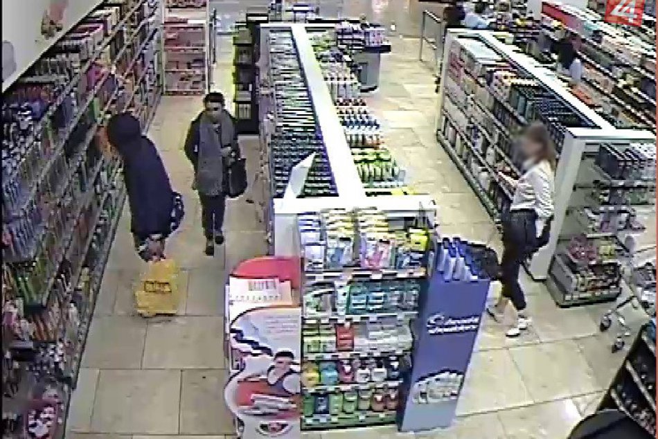 Polícia pátra po žene, ktorá mala odcudziť peňaženku