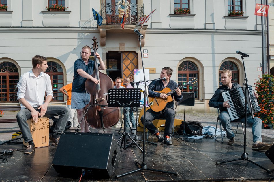 FOTO: Bystričania vymenili svoje autá za bicykle