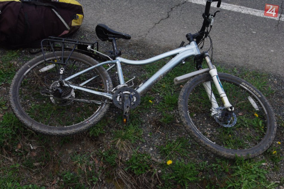 Cyklistov na cestách pribúda. Policajti pripomínajú, že nie len motoristi majú s