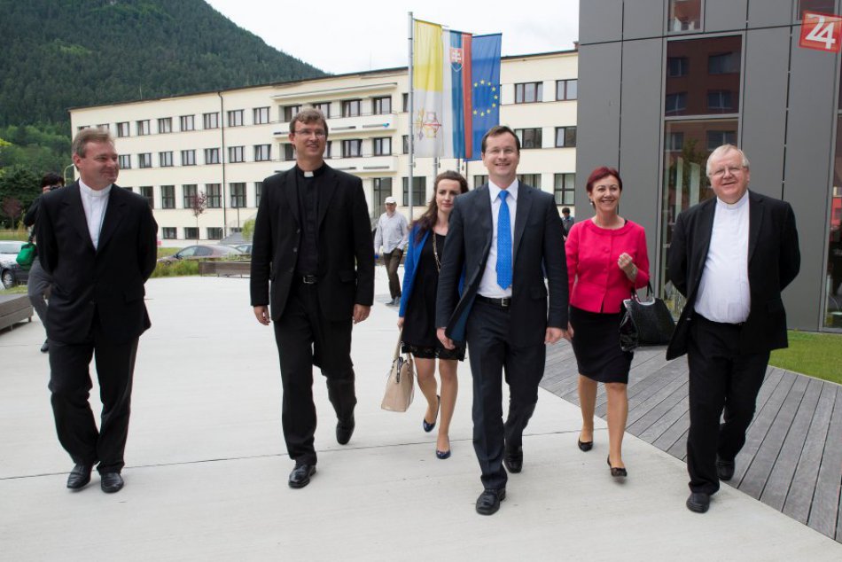 Minister školstva na návšteve Katolíckej univerzity