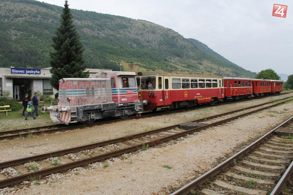 Gemerský expres vyrazil do Gombaseckej jaskyne