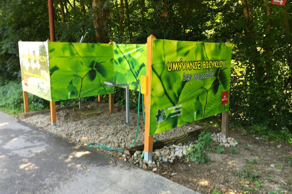 Sprcha a umyváreň bicyklov na Partizánskej lúke