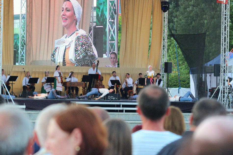 Nádherná bodka za mestskými slávnosťami: Na Sľuk sa prišlo pozrieť plné námestie