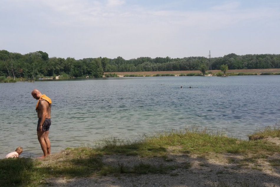 Jazerá v a pri Bratislave