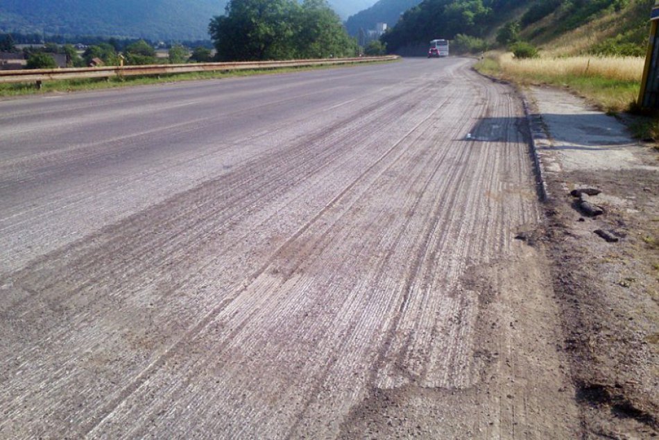 Rekonštrukcia cesty medzi Brzotínom a Plešivcom