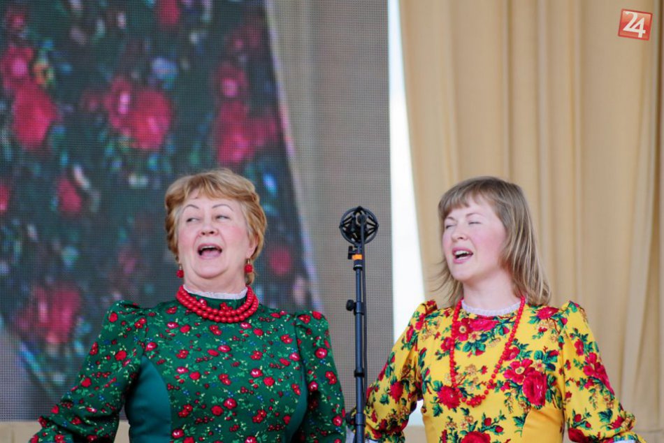 Svätoplukovím námestím znel folklór: Vystúpili tú súbory z 5 krajín