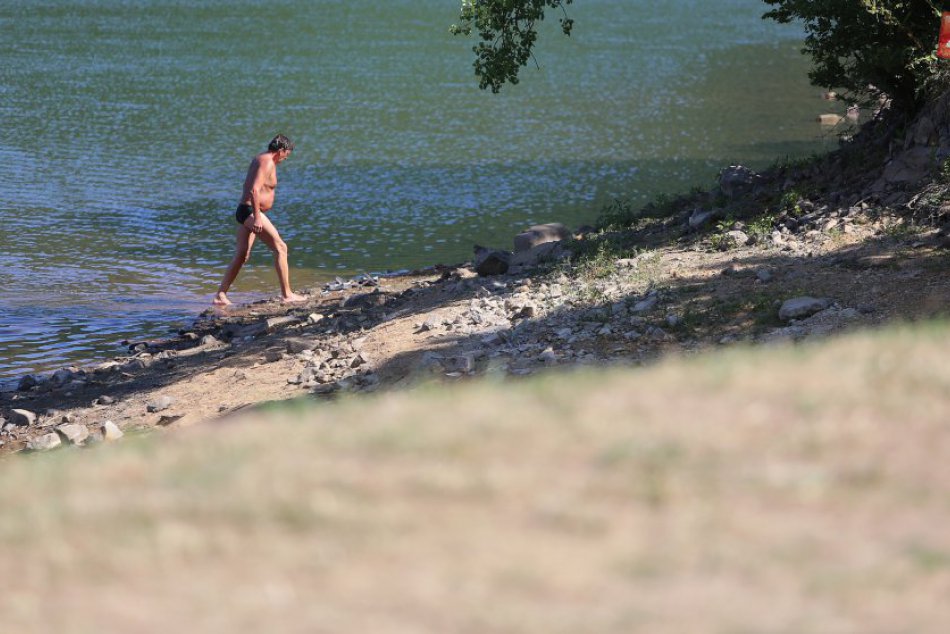 Časť pláže jedného zo štiavnických tajchov sa premenila na zónu pre rodiny