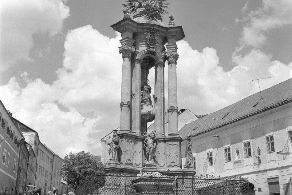 Archívne zábery z ulíc Banskej Štiavnice majú svojskú atmosféru