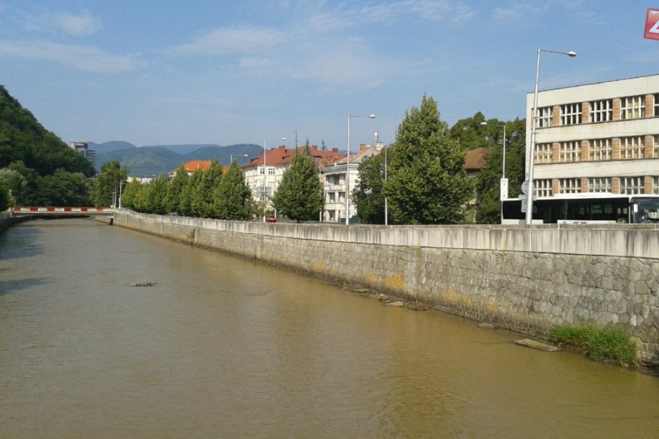 FOTO: Prechádzka popri Hrone vám dá zabrať