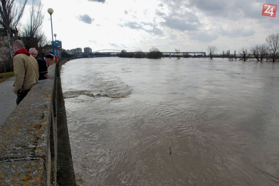 FOTO: Pamätáte sa ešte? Pred 9 rokmi sa rieka Váh vyliala z koryta