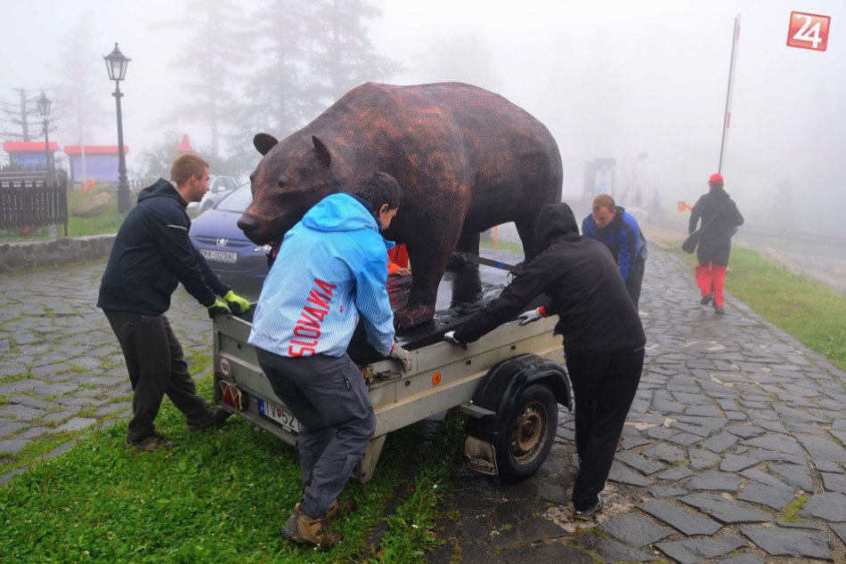 Medveď Kubo má turistov ochraňovať pred skutočnými šelmami