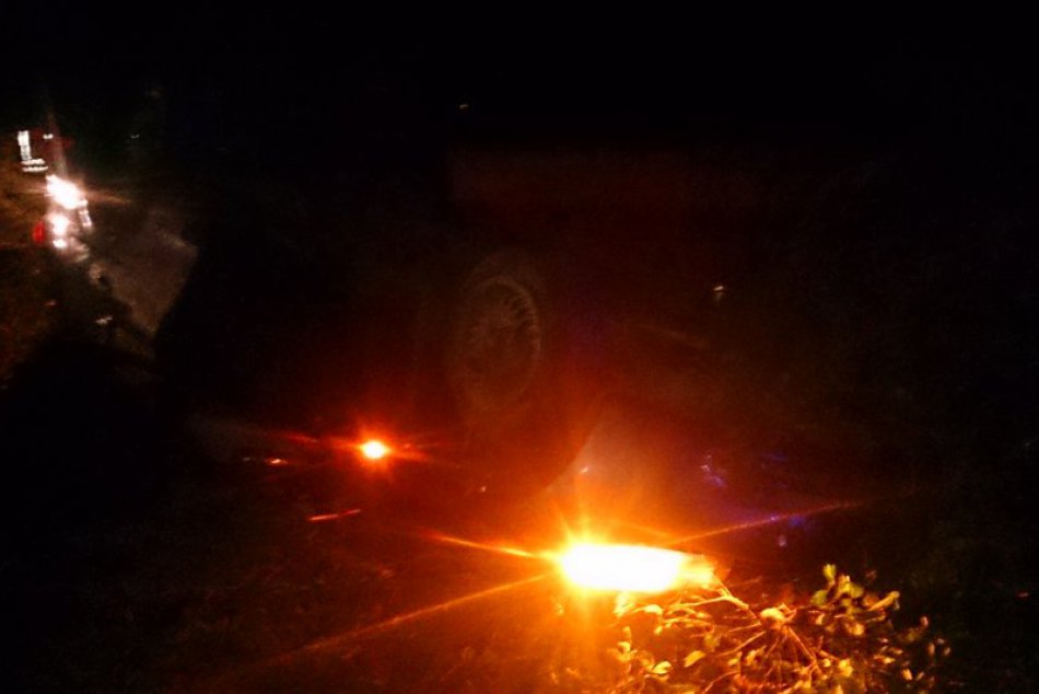 Tragická dopravná nehoda v obrazoch: Daewoo nabúralo do svahu aj stromov!