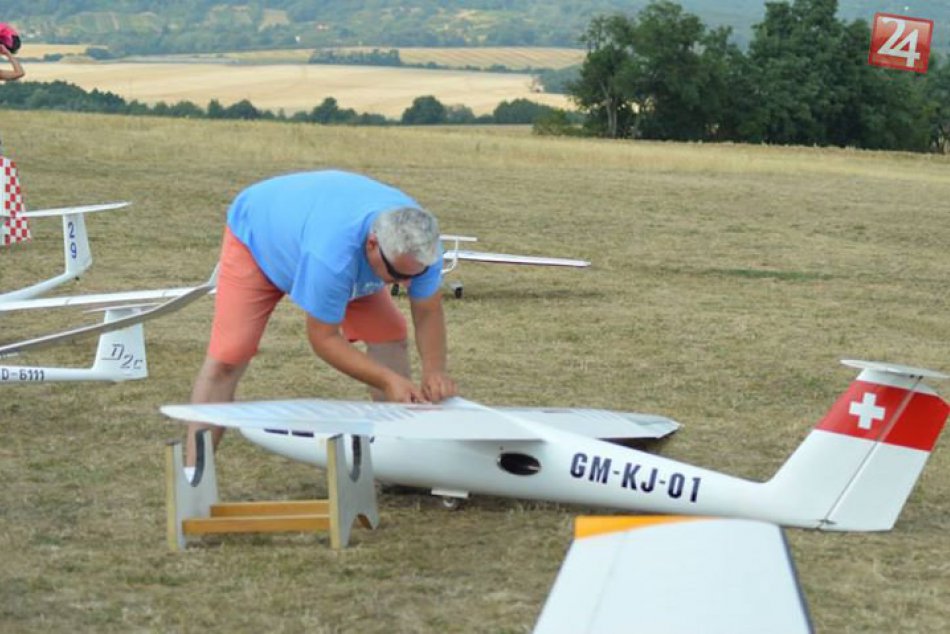 Atrakcia na našej oblohe: Nebo pri Moravciach zaplnili lietadlá