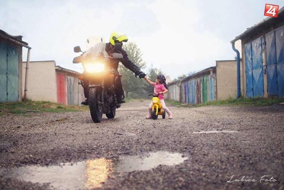 Motorkársky "ťukes" a ďalšie milé zábery z objektívu fotografky Ľubky