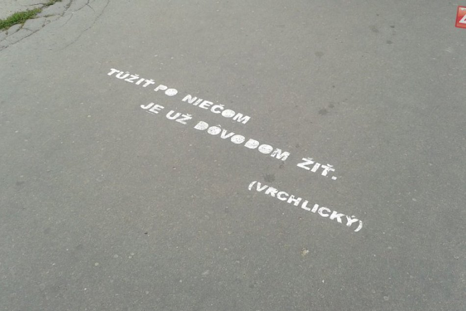 FOTO: Tajomné nápisy z bystrických ulíc