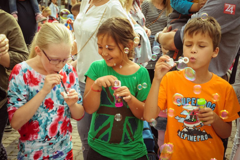 FOTO: Nad bystrickým námestím lietali bubliny