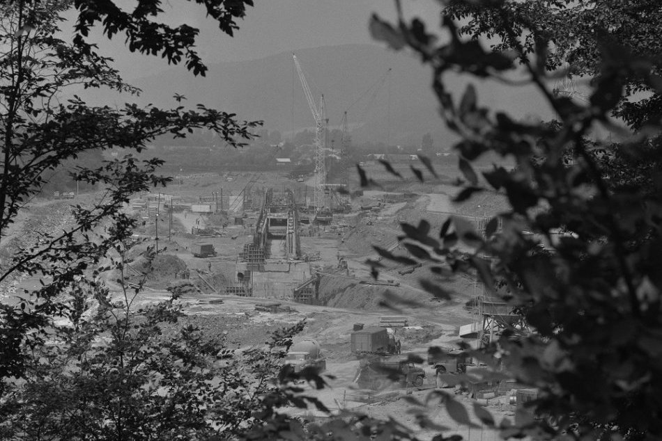 Archívne snímky z výstavby Stariny