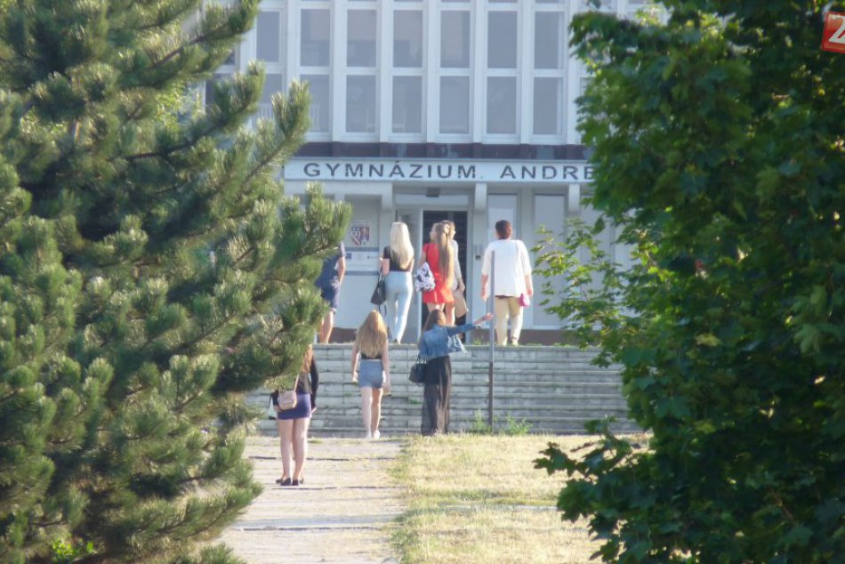 Prvý deň žiakov z bystrického gymnázia v OBRAZOCH