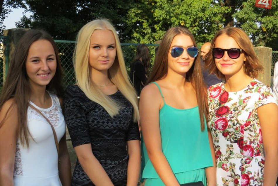 Nové michalovské gymnazistky sa na prvý deň parádne nahodili