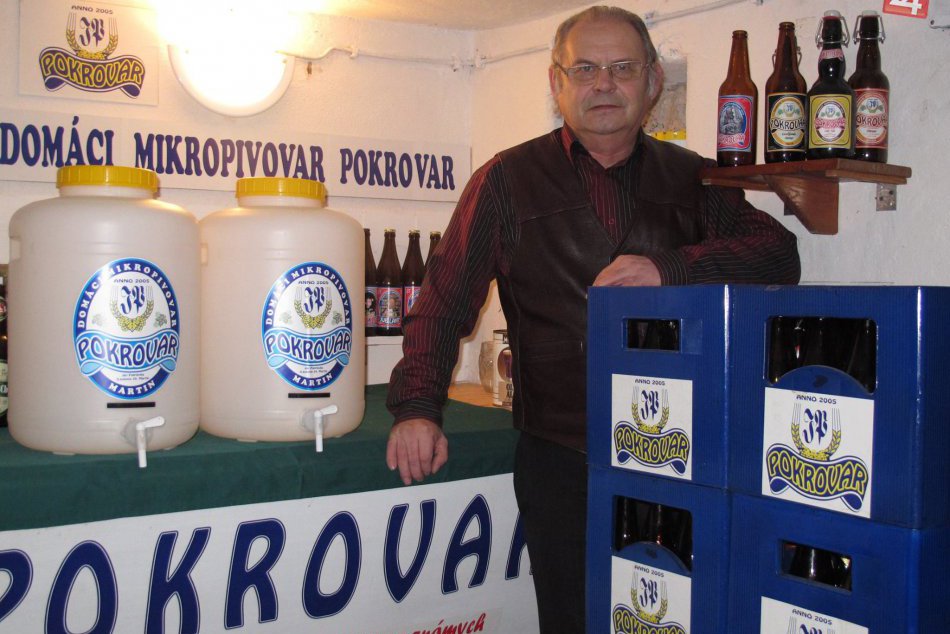 Ján Pokrievka patrí so svojou zbierkou etikiet k špičke