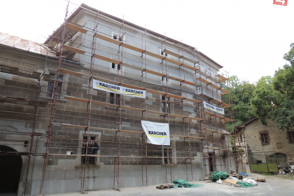 Obnova sýpky pokračuje už štvrtý rok, po nej by mohol kláštor vítať turistov