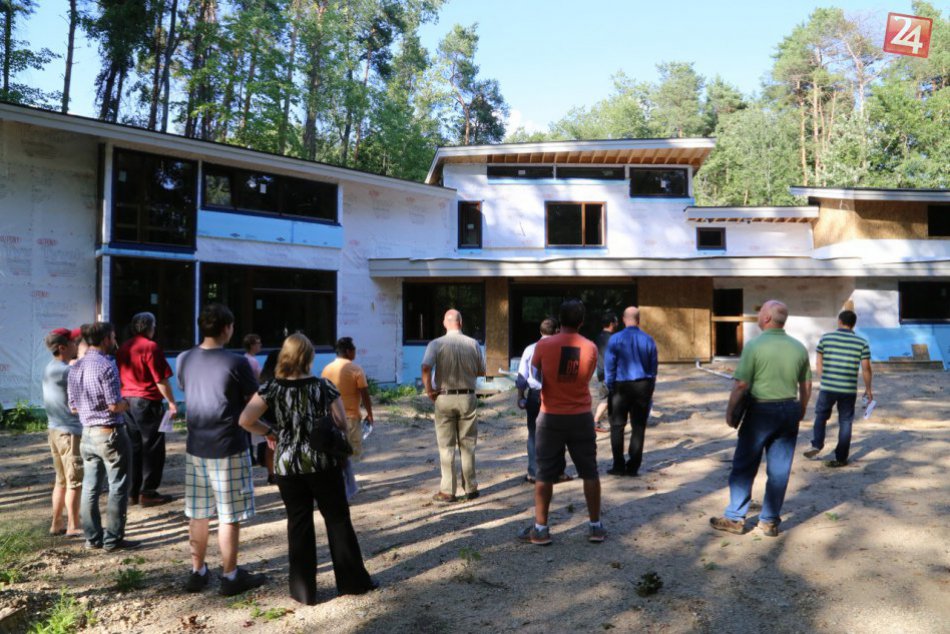 Makrowin dodal okná na unikátny nízkoenergetický dom v Michigene