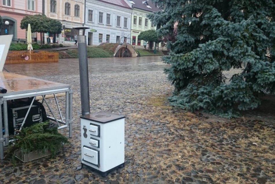 Poslanec Hlina opäť v Prešove: Tentoraz sa z jeho stanovištia valil dym