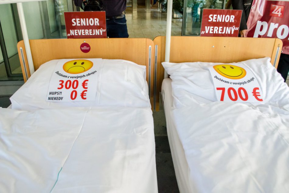 Protest pred Ministerstvom Sociálnych vecí a rodiny SR - aktivisti zablokovali v