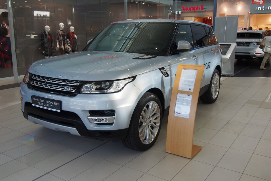 Výstava áut v Avione