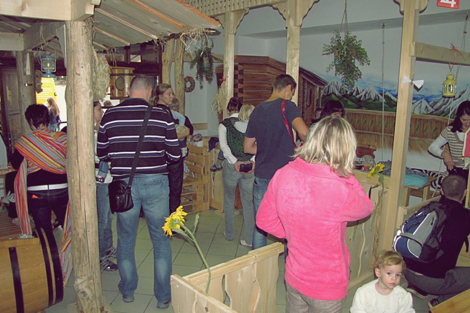 Obrazom: Rožňavské ulice zaplavili šatkujúci rodičia