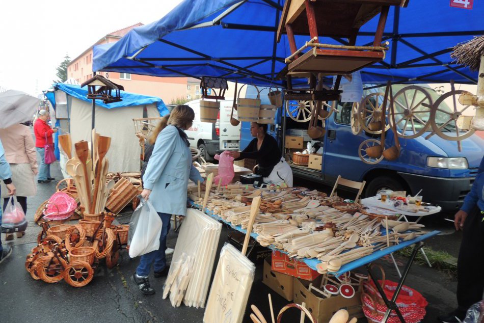 Sychravé počasie Žiarčanov neodradilo: Prvé zábery z jarmoku