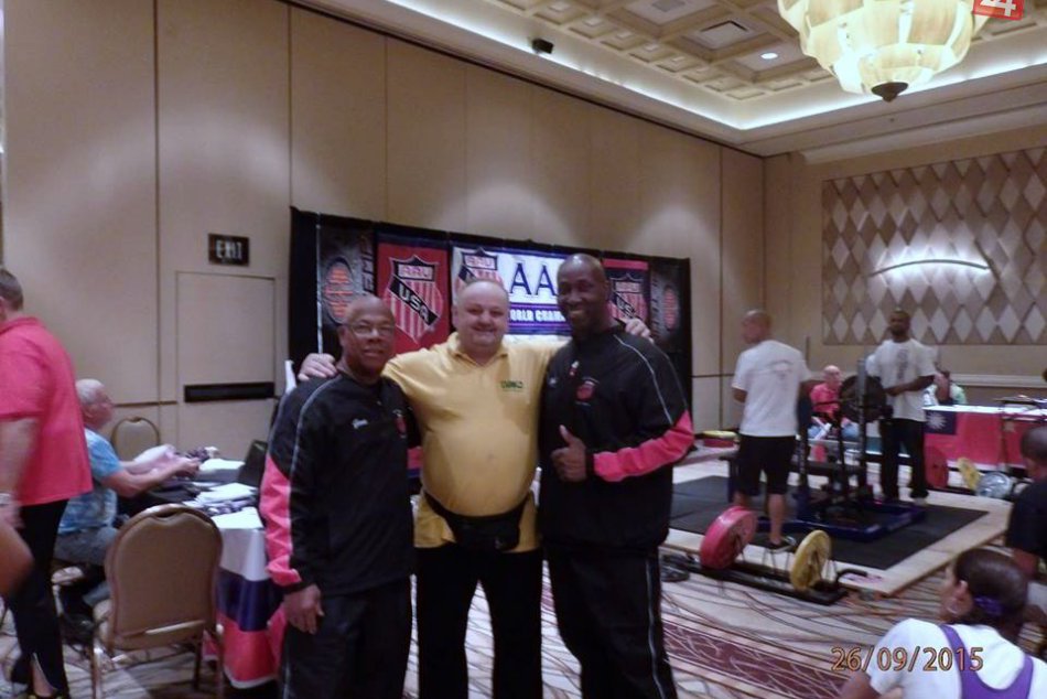 Bratia Plávkovci - majstri sveta v tlaku na lavičke