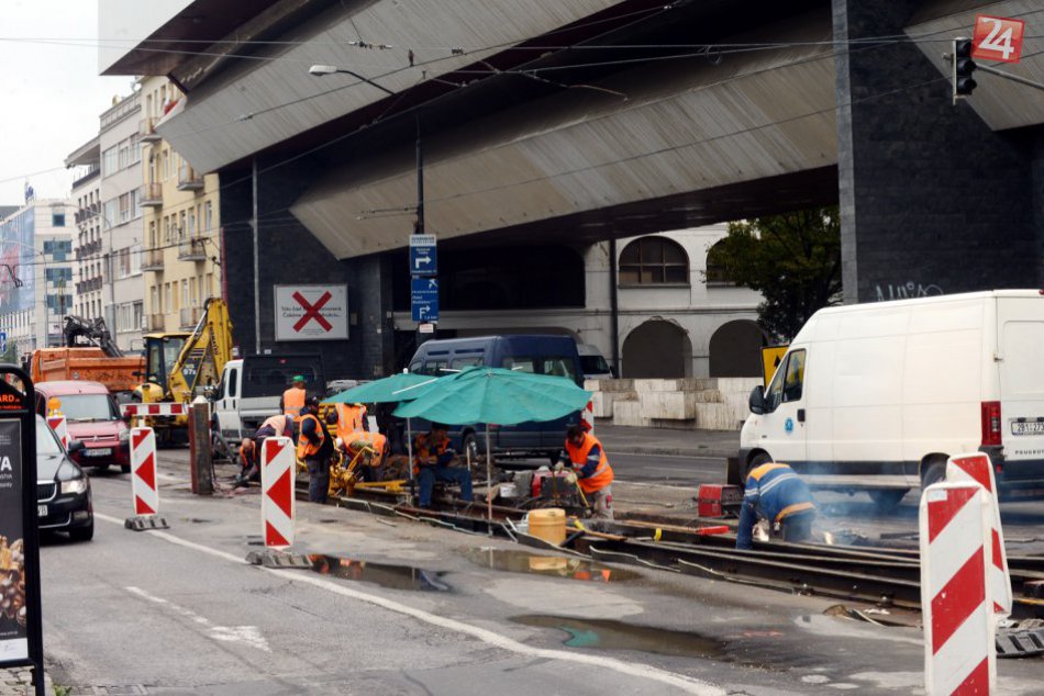 Ako pokračuje rekonštrukcia električkovej trate na Vajanského nábreží