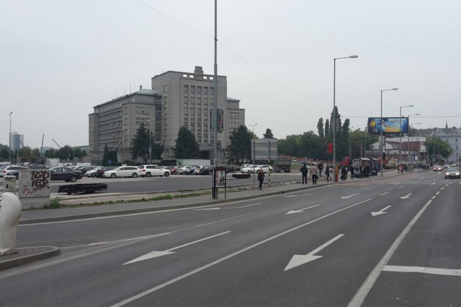 Parkovisko pred Euroveou