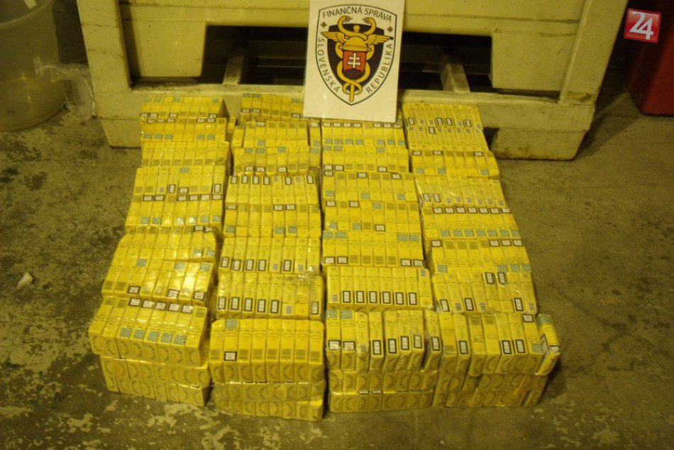 Pašeráci našli úkryt pre cigarety v svadobnej limuzíne