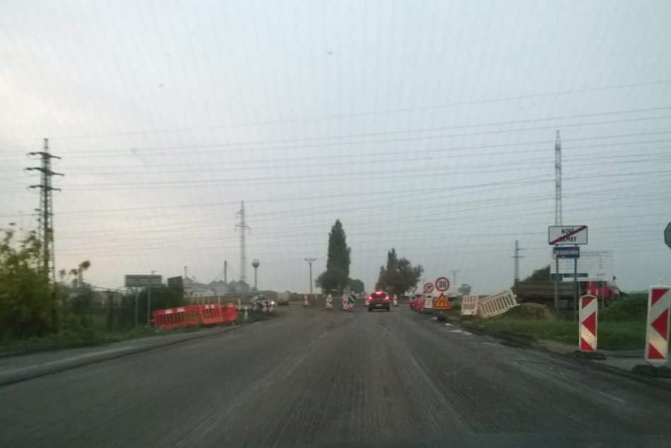 Výstavba kruháču na ulici Vinohrady. FOTO