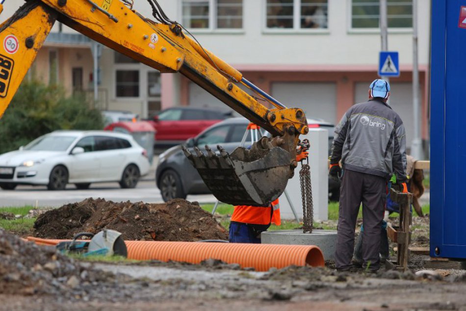 FOTO: Z bystrického parkoviska sa stáva autobusová stanica