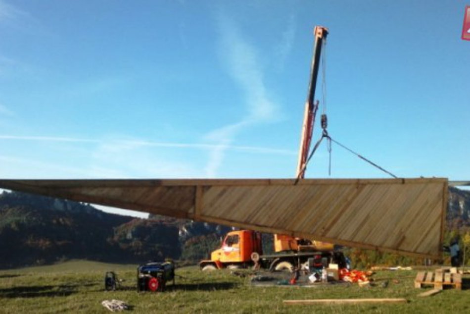 FOTO: Nad obcou Súľov vyrastá pyramída