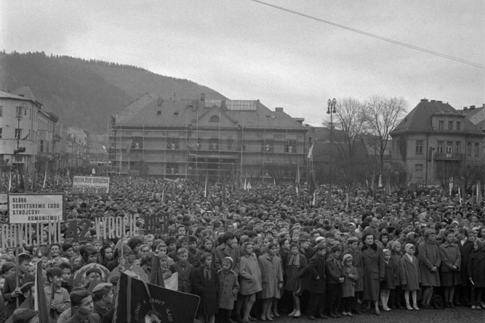 FOTO: Ako vyzerali oslavy októbrovej revolúcie v Žiline?