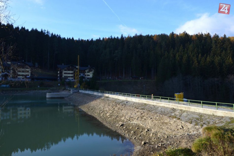 Stavba tesniacej steny v priehradnom múre Hrabovskej nádrže