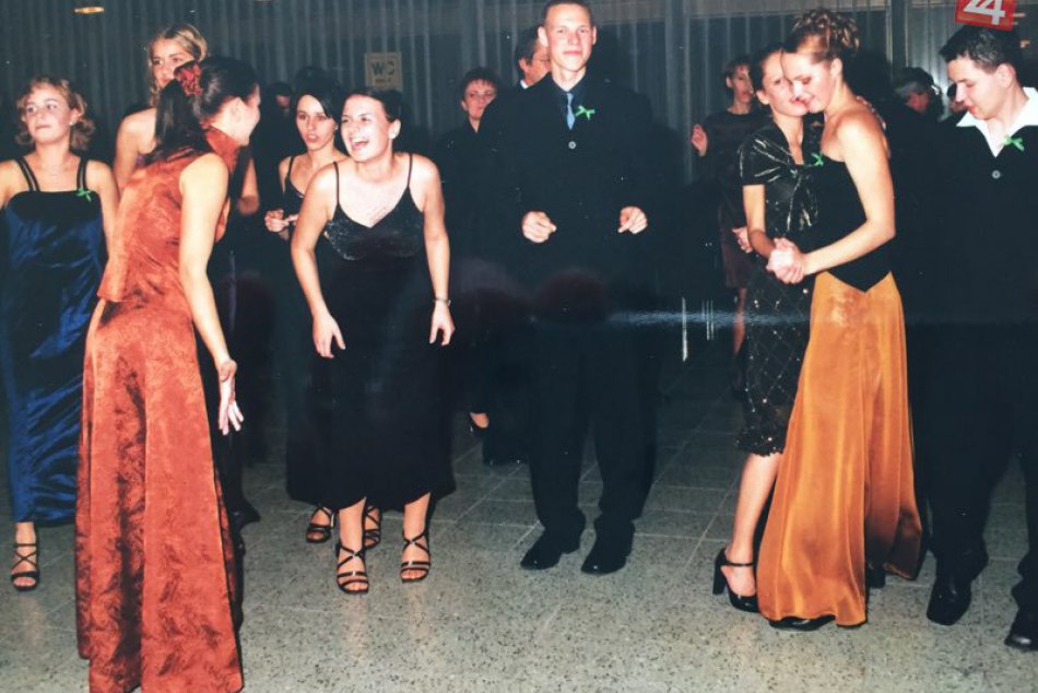 Stužková majstra sveta v chôdzi v OBRAZOCH