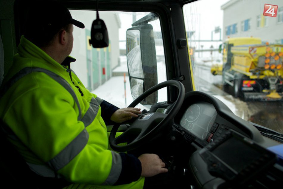 FOTO: Zimná údržba na R1 PR1BINA