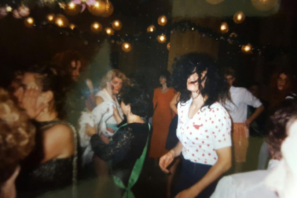 Známy hokejista v akcii: Ľudí pobavil prezlečený za ženu!