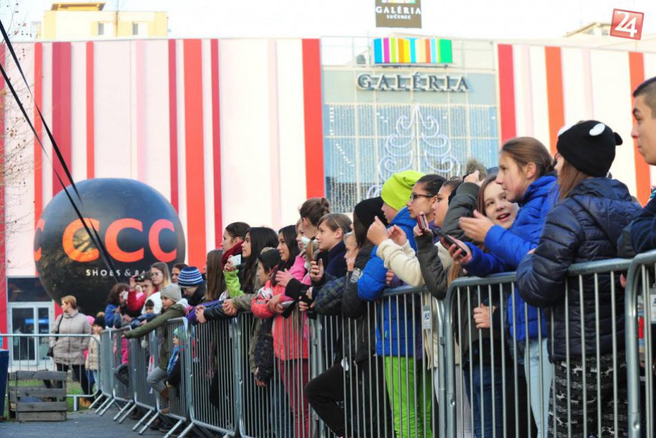 Otvorenie nákupného centra očakávali stovky zvedavcov