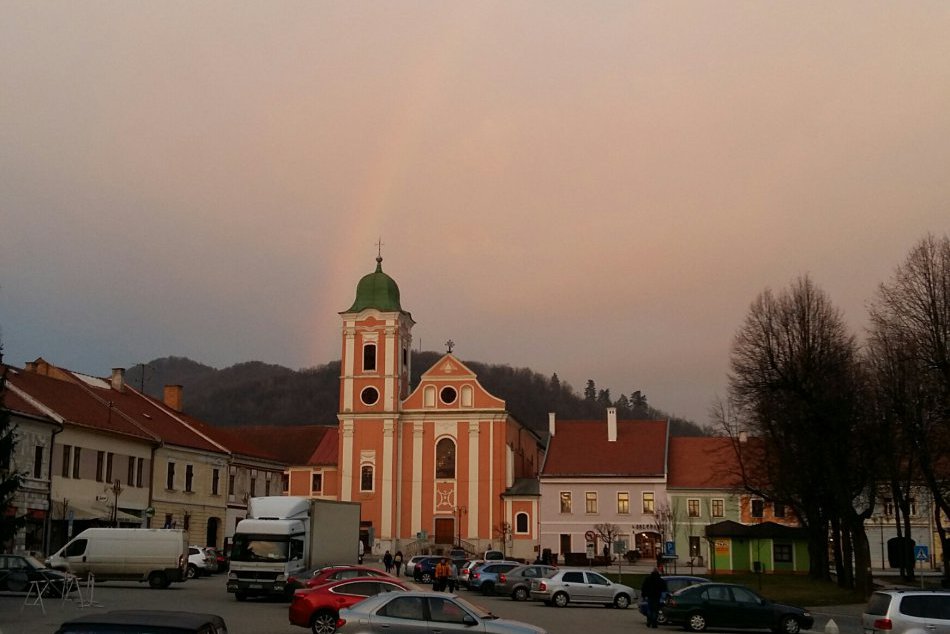 Sledujte to v obrazoch: Krásny úkaz nad mestom!